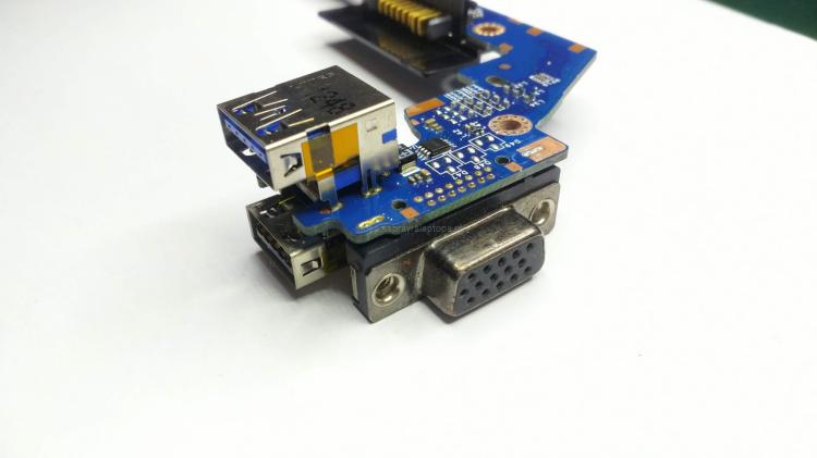 zastępuje gniazdo usb 3.0 na płycie głównej hp zbook 15 g2  784467-001 LA-B38
(gniazdo koło portu VGA)