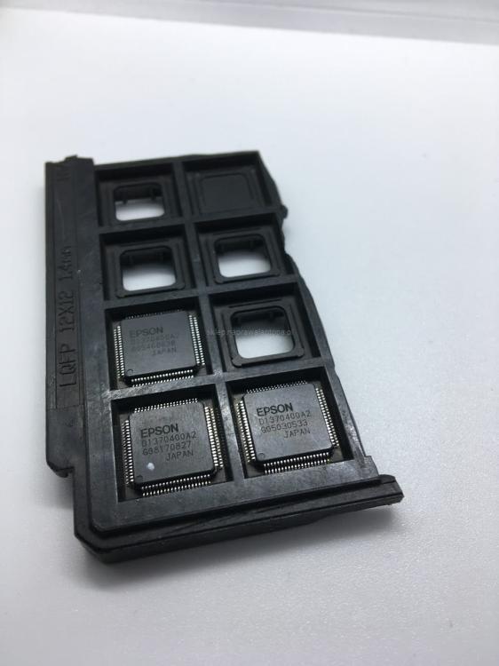 LCD CONTROLLER EPSON D1370400A2 QFP80