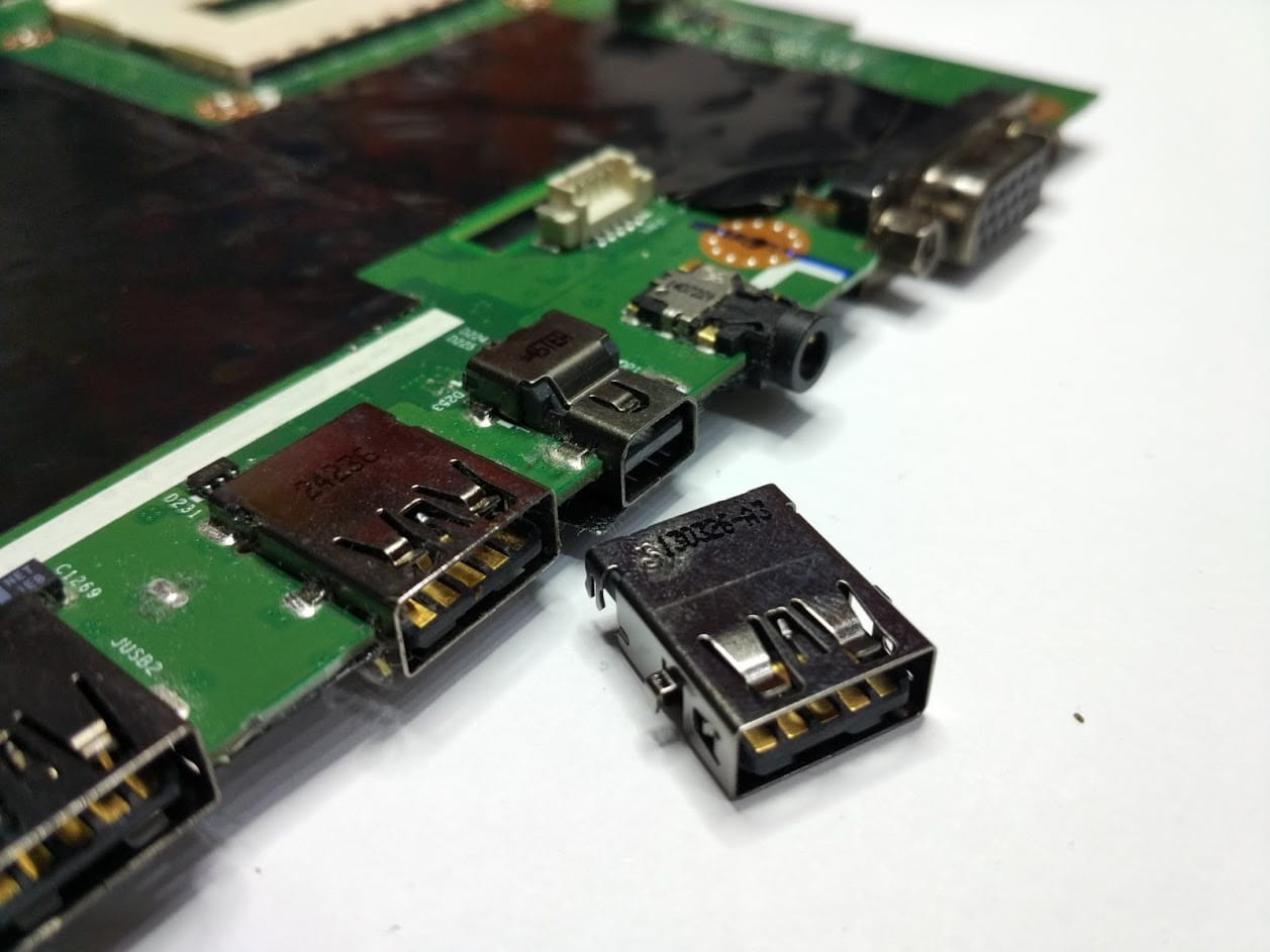 port usb 2.0 thinkpad t440p koło portu mini display port